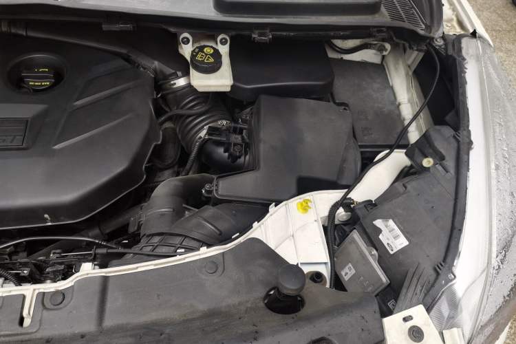 Used Ford Kuga 2013 2.0L GTDi Four-Wheel Drive Premium Model Engine Bay Left