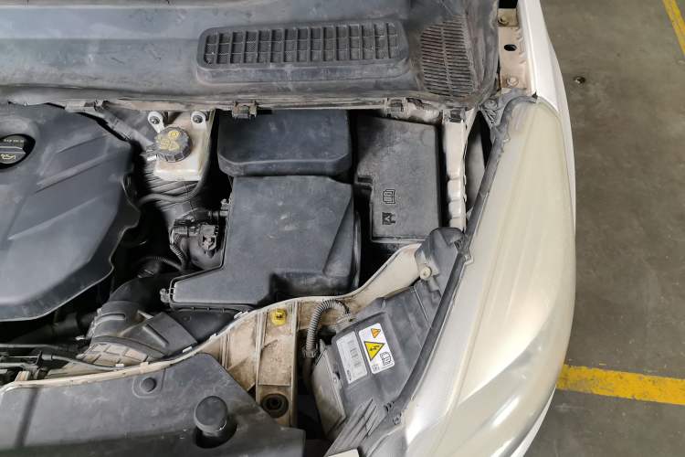 Used Ford Kuga 2013 2.0L GTDi Four-Wheel Drive Premium Model Engine Bay Left