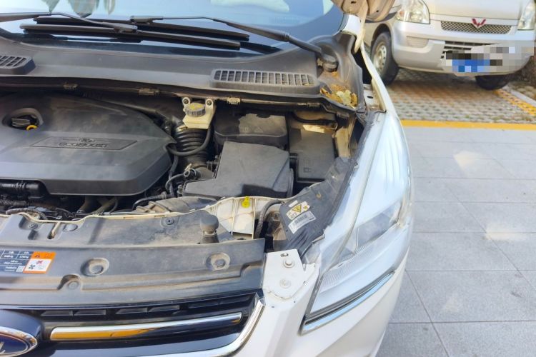 Used Ford Kuga 2013 1.6L GTDi Two-Wheel-Drive Trend Model Engine Bay Left