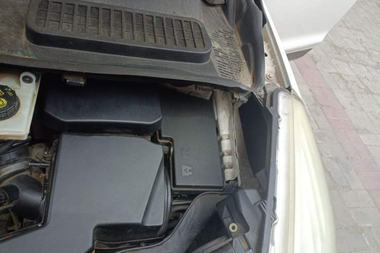 Used Ford Kuga 2013 1.6L GTDi Two-Wheel-Drive Comfort Model Engine Bay Left