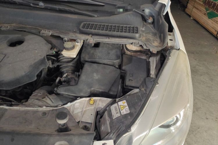 Used Ford Kuga 2013 2.0L GTDi Four-Wheel-Drive Sport Model Engine Bay Left