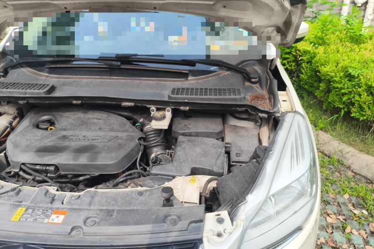 Used Ford Kuga 2013 1.6L GTDi Two-Wheel-Drive Trend Model Engine Bay Left