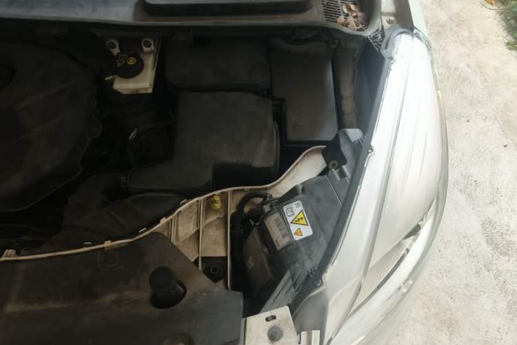 Used Ford Kuga 2013 2.0L GTDi Four-Wheel Drive Premium Model Engine Bay Left