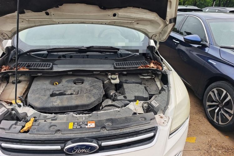 Used Ford Kuga 2013 2.0L GTDi Four-Wheel-Drive Elite Model Engine Bay Left