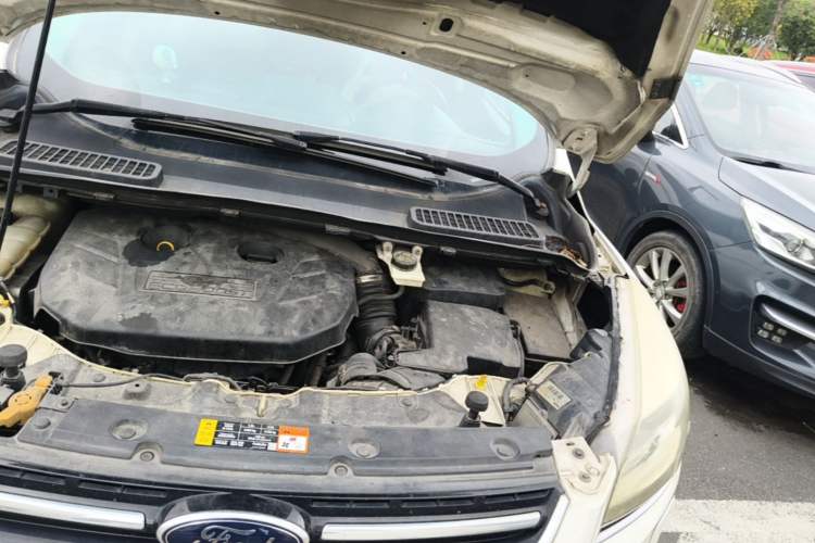 Used Ford Kuga 2013 2.0L GTDi Four-Wheel-Drive Sport Model Engine Bay Left