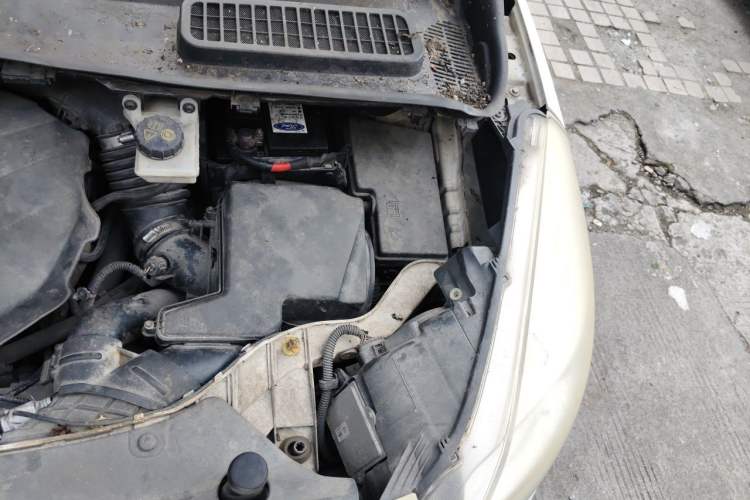 Used Ford Kuga 2013 2.0L GTDi Four-Wheel Drive Premium Model Engine Bay Left