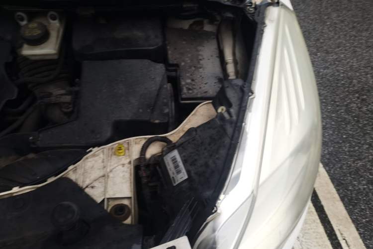 Used Ford Kuga 2013 2.0L GTDi Four-Wheel Drive Premium Model Engine Bay Left