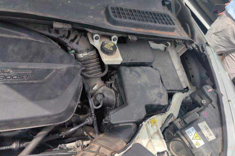 Used Ford Kuga 2013 1.6L GTDi Two-Wheel-Drive Trend Model Engine Bay Left