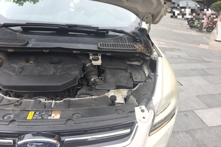Used Ford Kuga 2013 2.0L GTDi Four-Wheel-Drive Sport Model Engine Bay Left
