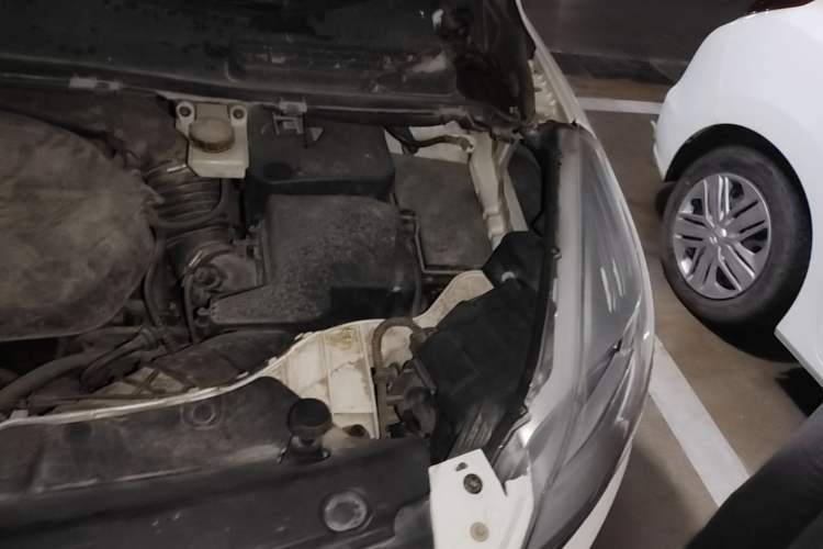 Used Ford Kuga 2013 1.6L GTDi Two-Wheel-Drive Trend Model Engine Bay Left
