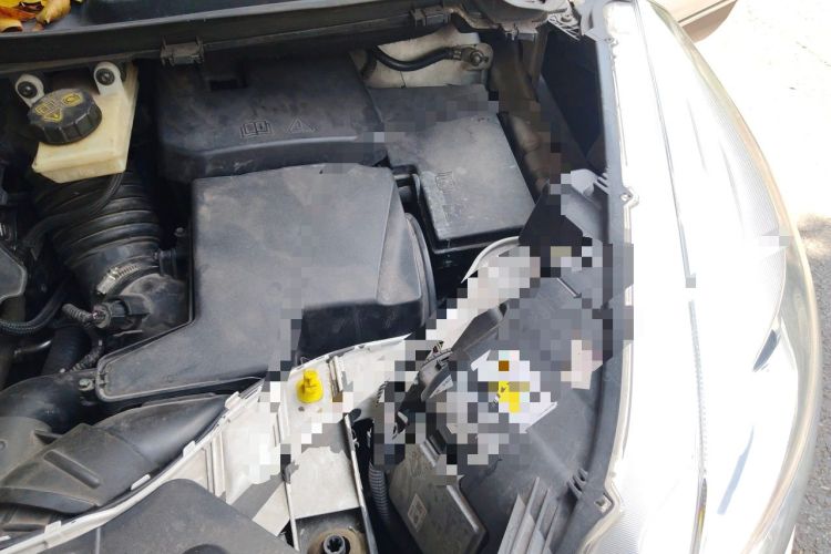 Used Ford Kuga 2013 2.0L GTDi Four-Wheel-Drive Sport Model Engine Bay Left