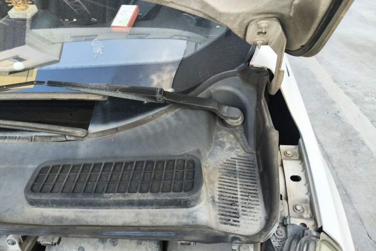 Used Ford Kuga 2013 1.6L GTDi Two-Wheel-Drive Trend Model Engine Bay Left