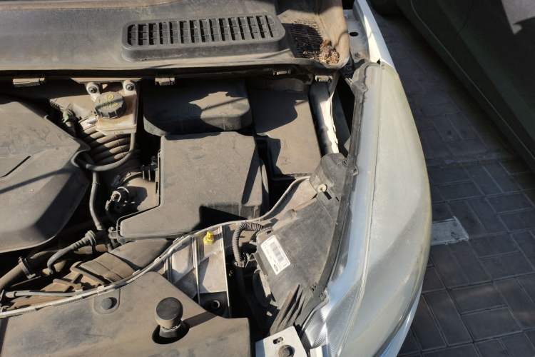 Used Ford Kuga 2013 1.6L GTDi Two-Wheel-Drive Comfort Model Engine Bay Left
