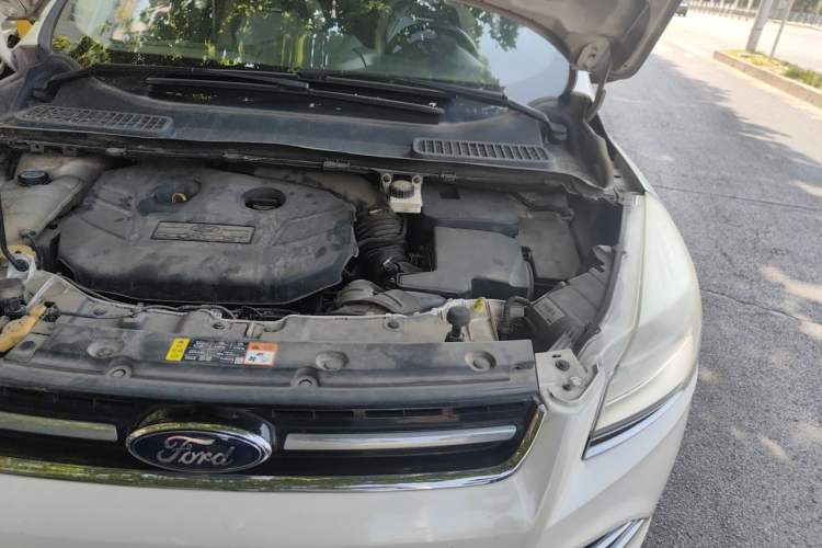 Used Ford Kuga 2013 2.0L GTDi Four-Wheel-Drive Elite Model Engine Bay Left
