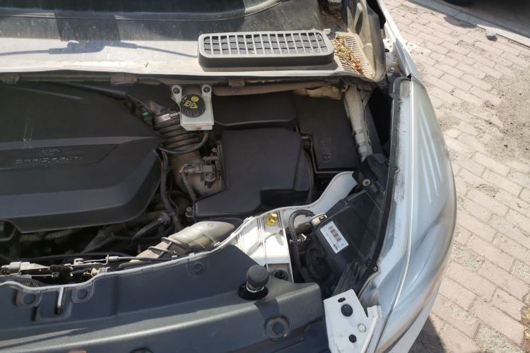 Used Ford Kuga 2013 1.6L GTDi Two-Wheel-Drive Trend Model Engine Bay Left