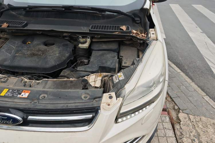 Used Ford Kuga 2013 2.0L GTDi Four-Wheel Drive Premium Model Engine Bay Left