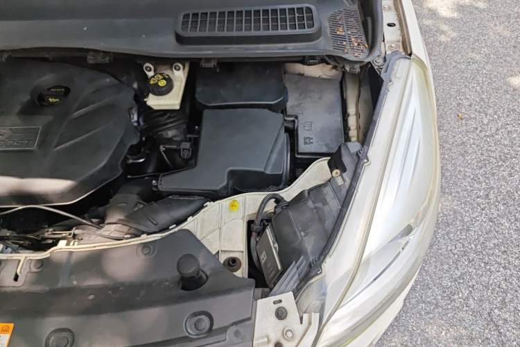 Used Ford Kuga 2013 2.0L GTDi Four-Wheel Drive Premium Model Engine Bay Left