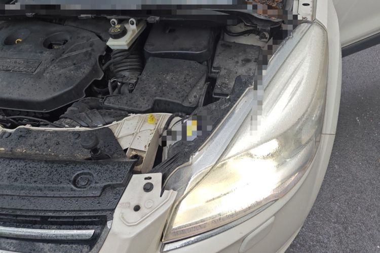 Used Ford Kuga 2013 2.0L GTDi Four-Wheel-Drive Sport Model Engine Bay Left