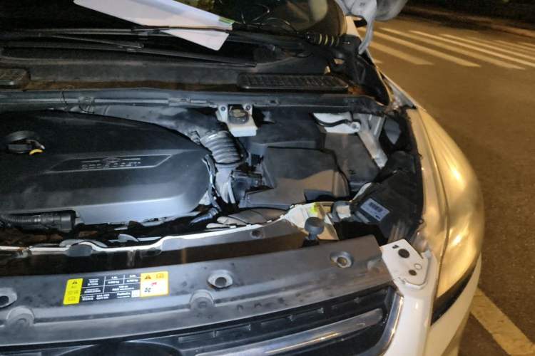 Used Ford Kuga 2013 1.6L GTDi Two-Wheel-Drive Trend Model Engine Bay Left