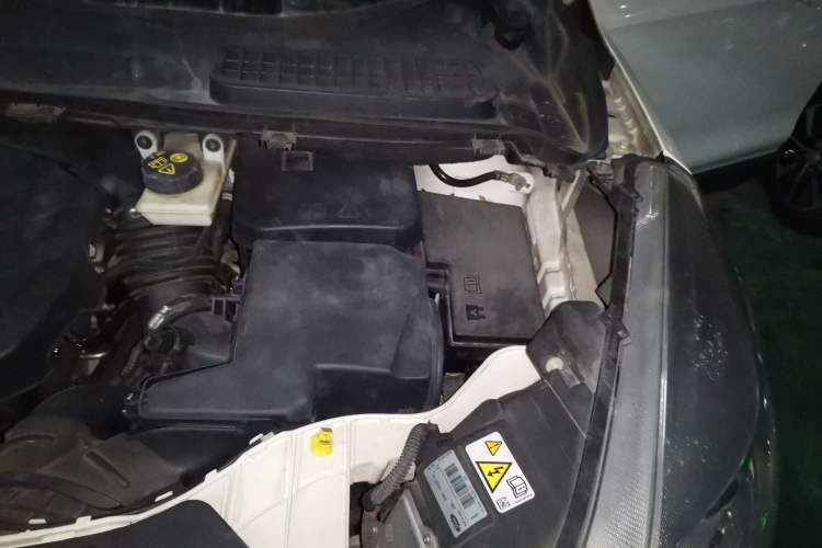 Used Ford Kuga 2013 2.0L GTDi Four-Wheel Drive Premium Model Engine Bay Left