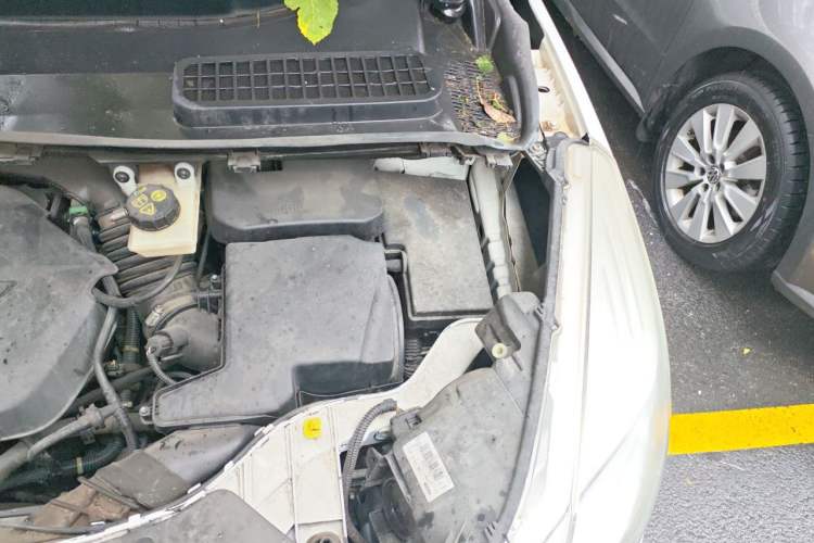 Used Ford Kuga 2013 1.6L GTDi Two-Wheel-Drive Trend Model Engine Bay Left
