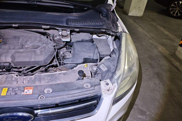 Used Ford Kuga 2013 1.6L GTDi Two-Wheel-Drive Trend Model Engine Bay Left