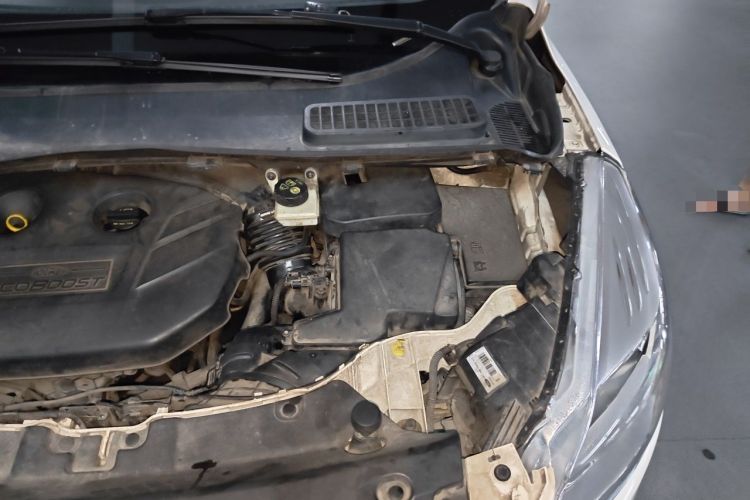 Used Ford Kuga 2013 2.0L GTDi Four-Wheel-Drive Elite Model Engine Bay Left