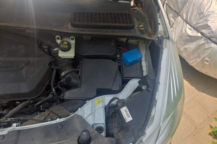 Used Ford Kuga 2013 1.6L GTDi Two-Wheel-Drive Trend Model Engine Bay Left