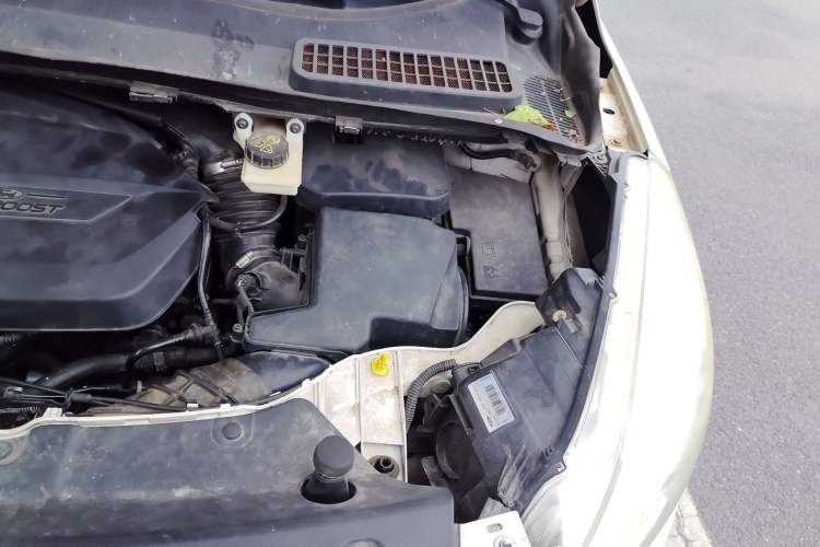 Used Ford Kuga 2013 1.6L GTDi Two-Wheel-Drive Trend Model Engine Bay Left