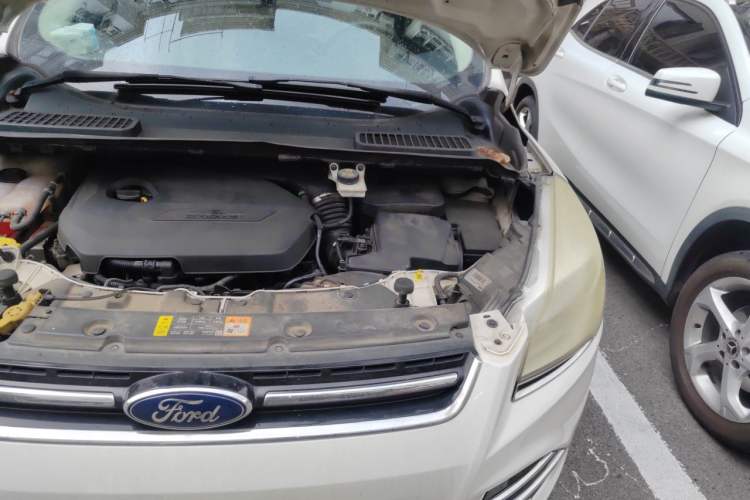 Used Ford Kuga 2013 1.6L GTDi Two-Wheel-Drive Trend Model Engine Bay Left