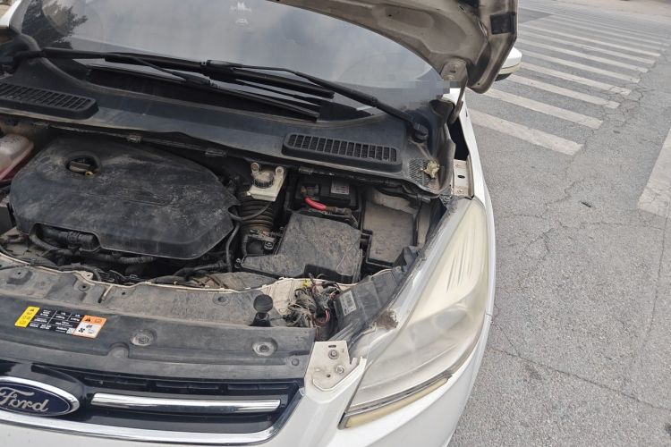 Used Ford Kuga 2013 1.6L GTDi Two-Wheel-Drive Trend Model Engine Bay Left