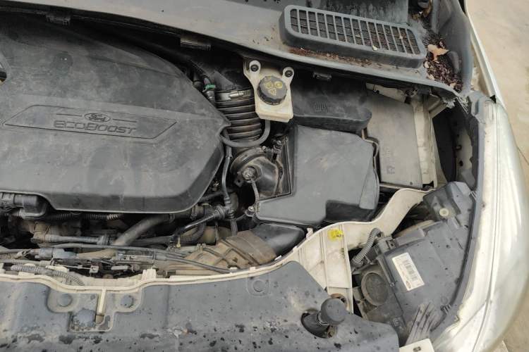 Used Ford Kuga 2013 1.6L GTDi Two-Wheel-Drive Comfort Model Engine Bay Left