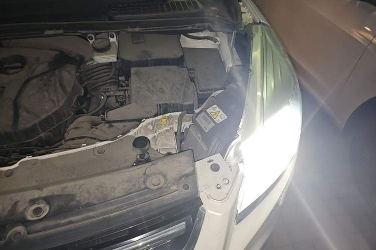 Used Ford Kuga 2013 2.0L GTDi Four-Wheel-Drive Sport Model Engine Bay Left