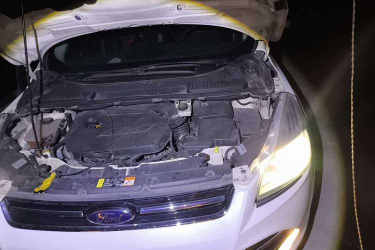 Used Ford Kuga 2013 1.6L GTDi Two-Wheel-Drive Trend Model Engine Bay Left