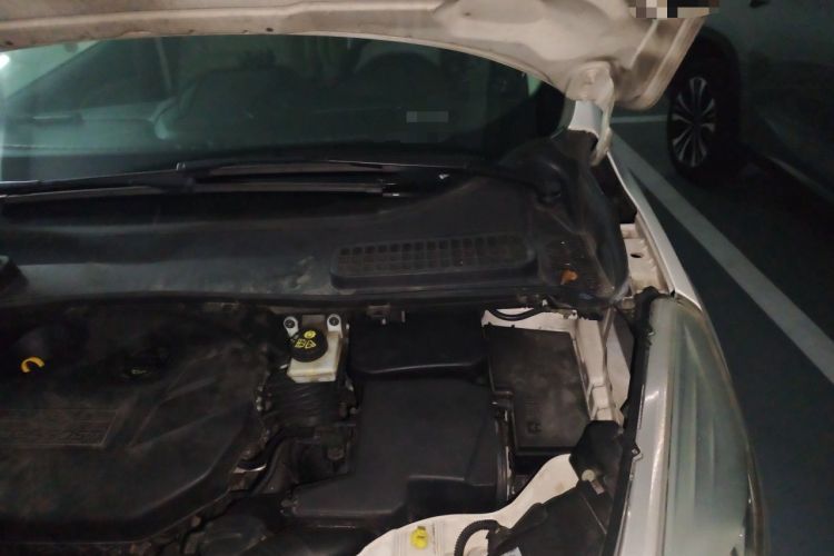 Used Ford Kuga 2013 2.0L GTDi Four-Wheel Drive Premium Model Engine Bay Left
