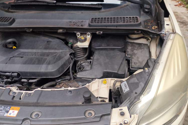 Used Ford Kuga 2013 1.6L GTDi Two-Wheel-Drive Trend Model Engine Bay Left