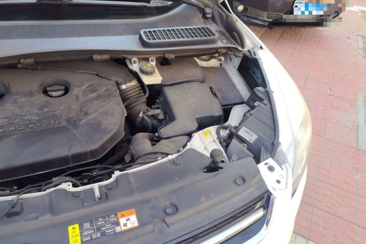 Used Ford Kuga 2013 2.0L GTDi Four-Wheel-Drive Sport Model Engine Bay Left