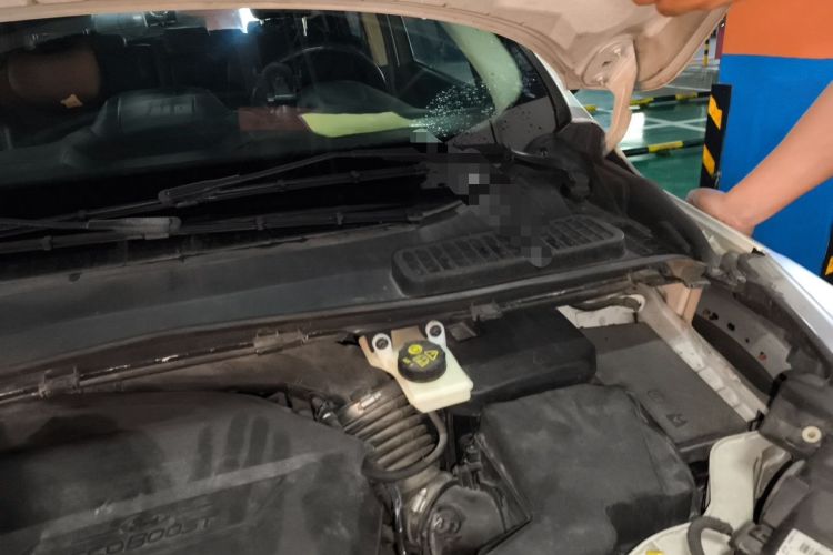 Used Ford Kuga 2013 1.6L GTDi Two-Wheel-Drive Trend Model Engine Bay Left