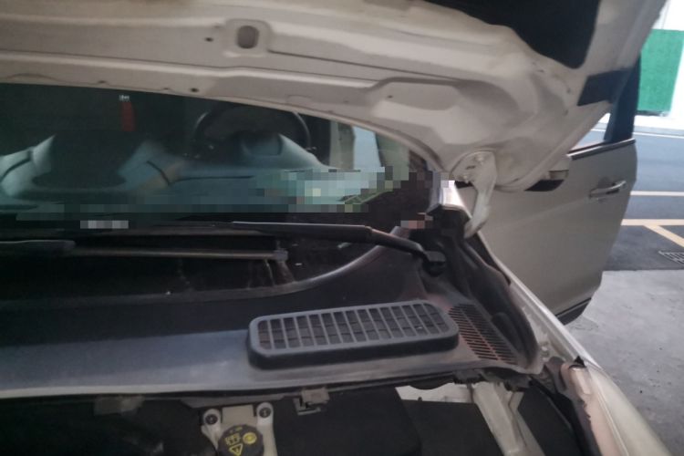 Used Ford Kuga 2013 2.0L GTDi Four-Wheel Drive Premium Model Engine Bay Left