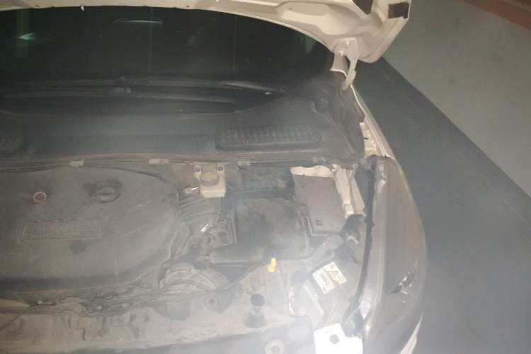 Used Ford Kuga 2013 2.0L GTDi Four-Wheel Drive Premium Model Engine Bay Left