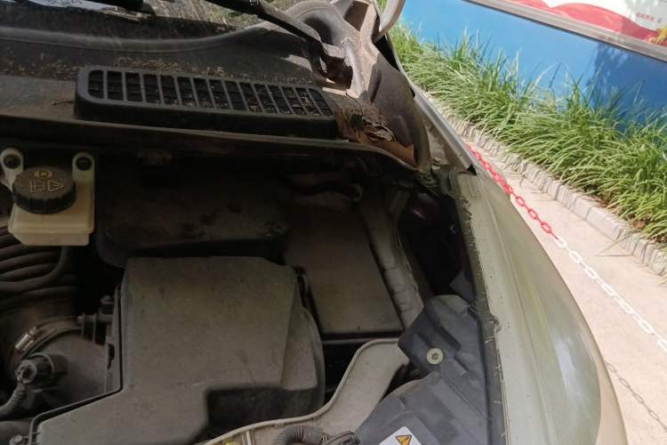 Used Ford Kuga 2013 2.0L GTDi Four-Wheel Drive Premium Model Engine Bay Left