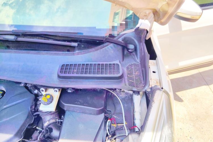 Used Ford Kuga 2013 2.0L GTDi Four-Wheel Drive Premium Model Engine Bay Left