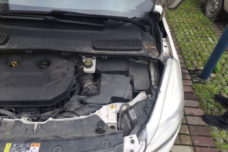 Used Ford Kuga 2013 2.0L GTDi Four-Wheel-Drive Sport Model Engine Bay Left