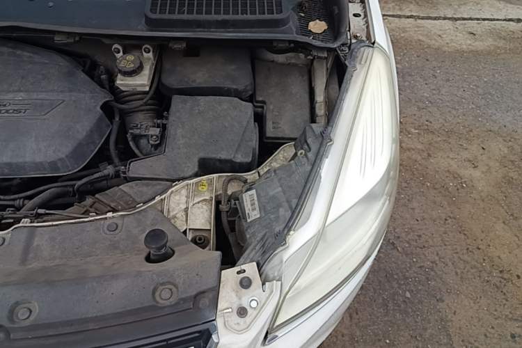 Used Ford Kuga 2013 1.6L GTDi Two-Wheel-Drive Comfort Model Engine Bay Left