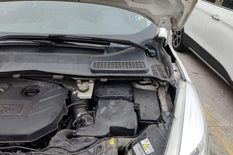Used Ford Kuga 2013 2.0L GTDi Four-Wheel Drive Premium Model Engine Bay Left