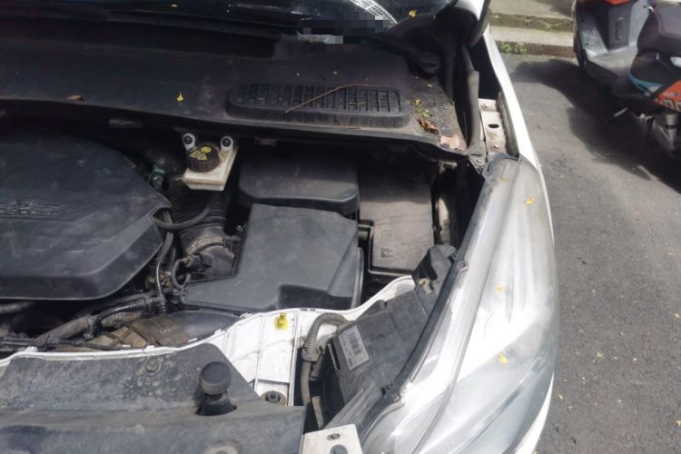 Used Ford Kuga 2013 1.6L GTDi Two-Wheel-Drive Trend Model Engine Bay Left