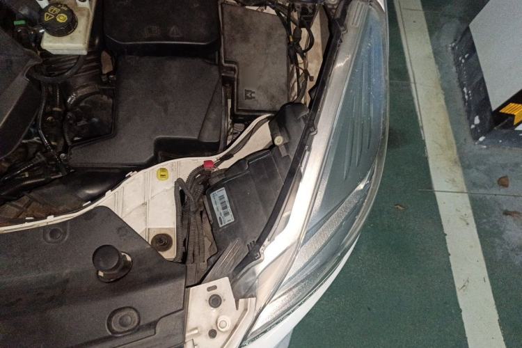 Used Ford Kuga 2013 1.6L GTDi Two-Wheel-Drive Trend Model Engine Bay Left