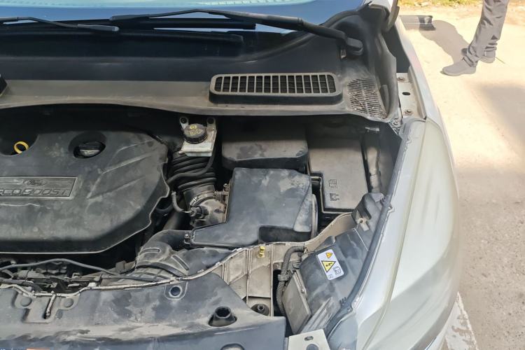 Used Ford Kuga 2013 2.0L GTDi Four-Wheel-Drive Sport Model Engine Bay Left