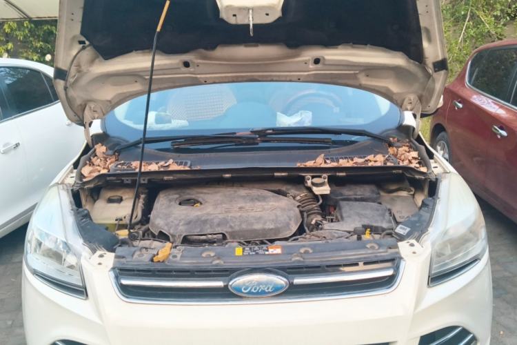 Used Ford Kuga 2013 1.6L GTDi Two-Wheel-Drive Trend Model Engine Bay