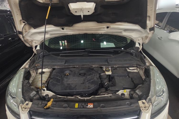 Used Ford Kuga 2013 2.0L GTDi Four-Wheel-Drive Sport Model Engine Bay